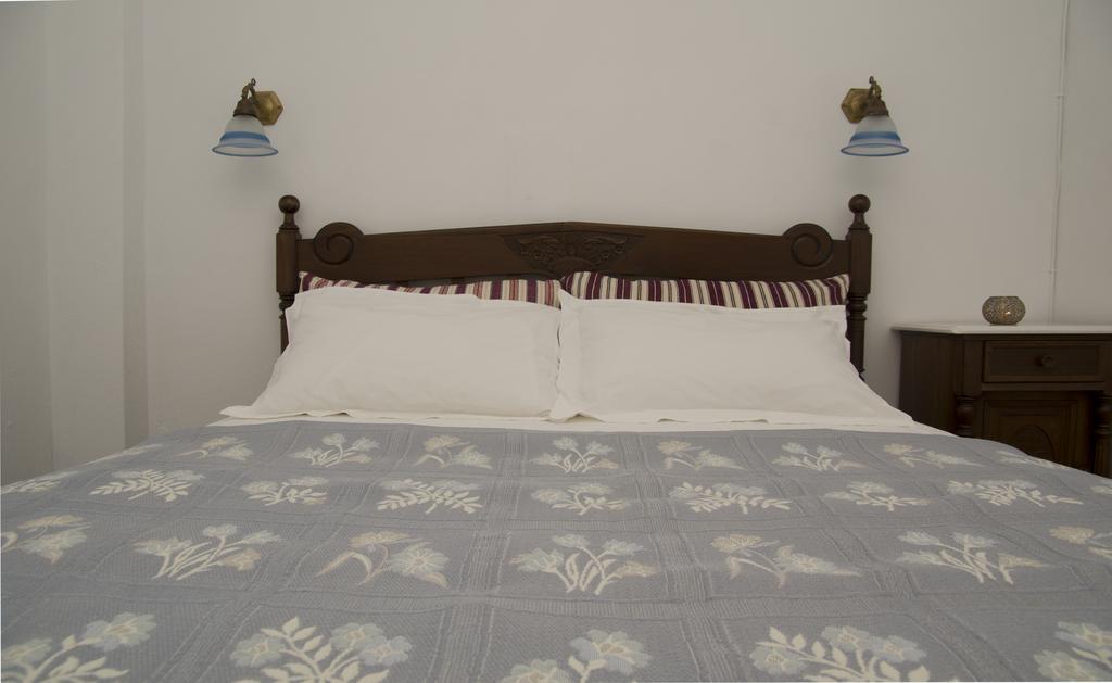 Erato Apartments Batsi Chambre photo