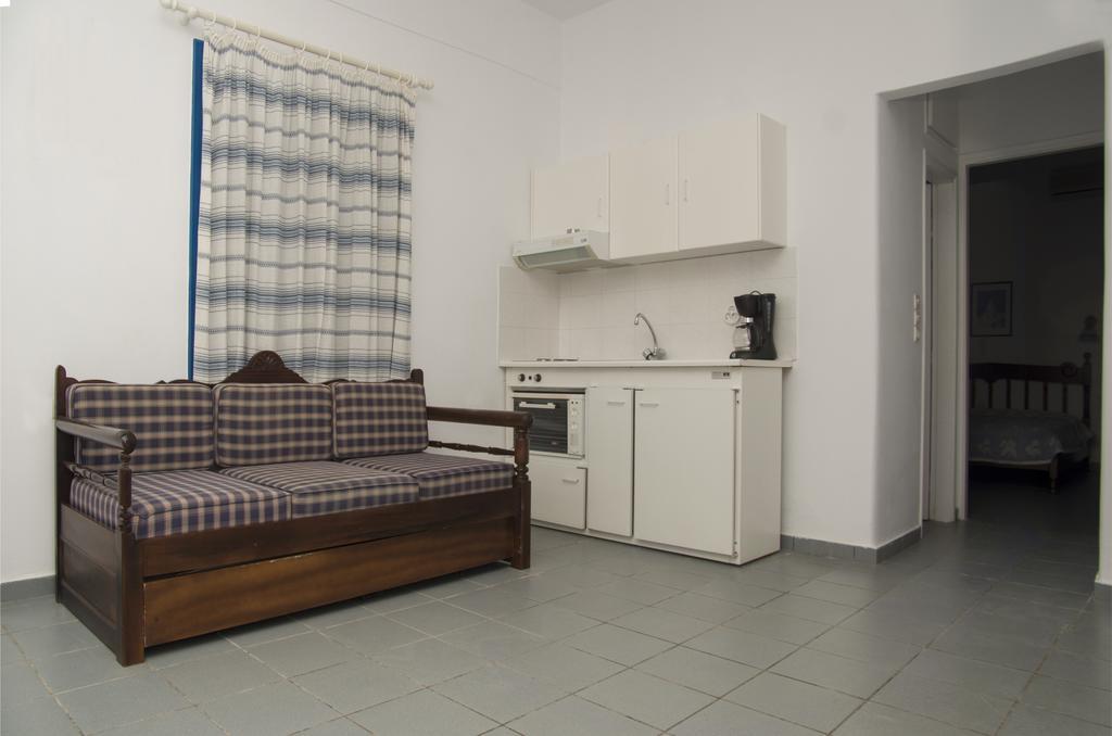 Erato Apartments Batsi Chambre photo