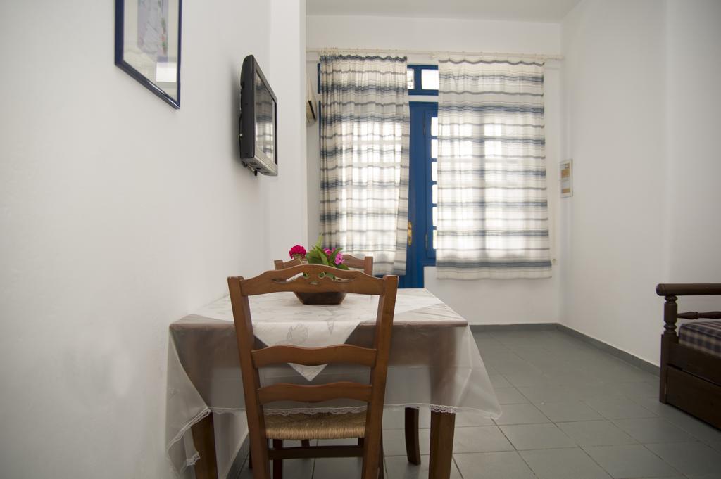 Erato Apartments Batsi Extérieur photo