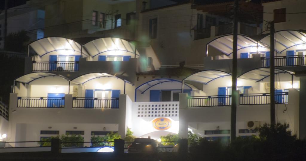 Erato Apartments Batsi Extérieur photo